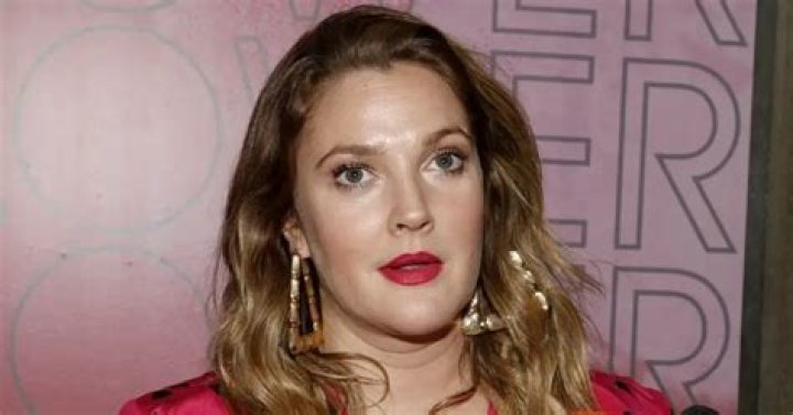 'Drew Barrymore Show' fans wearing WGA pins kicked out of taping