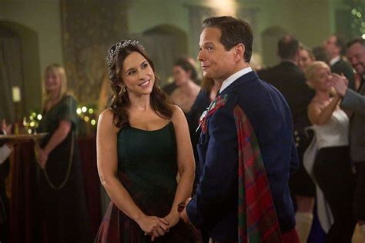 'Party of Five's Lacey Chabert, Scott Wolf clarify Hallmark love interest rumors