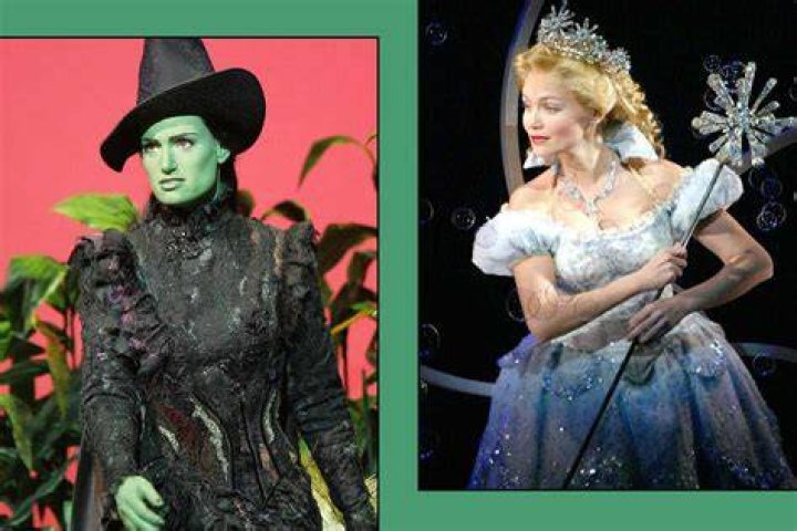 'Wicked' stars Kristin Chenoweth and Idina Menzel reunite to perform