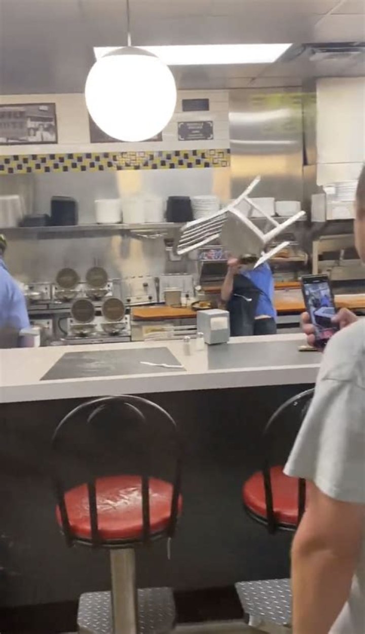 'Wonder Woman' Lynda Carter says 'I trained at Waffle House' after viral brawl video