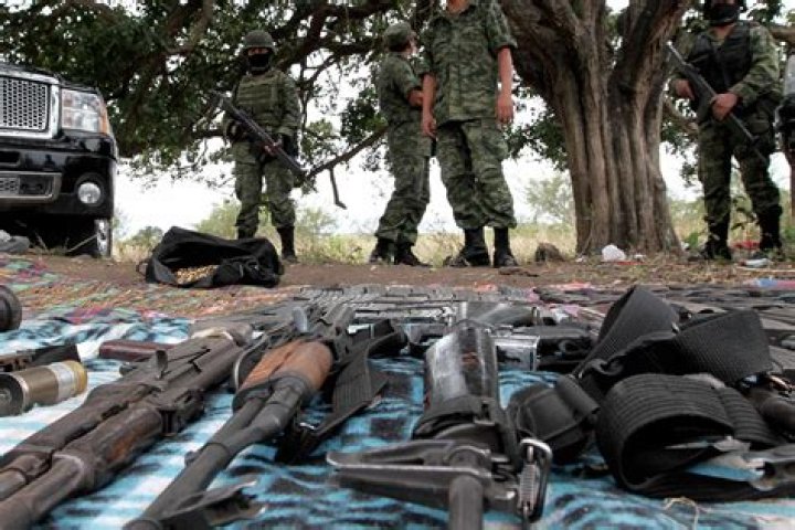 18 killed in bloody shootout between Mexican drug cartels