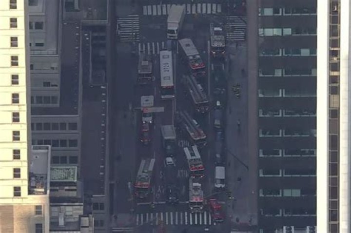 2 construction workers hurt in gas tank explosion at NYC landmark office building: officials