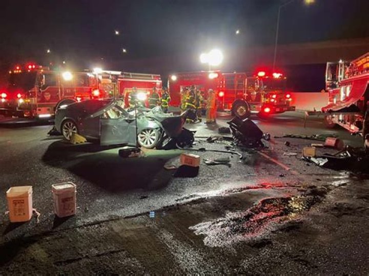 2 dead, 3 injured in Yonkers parkway crash