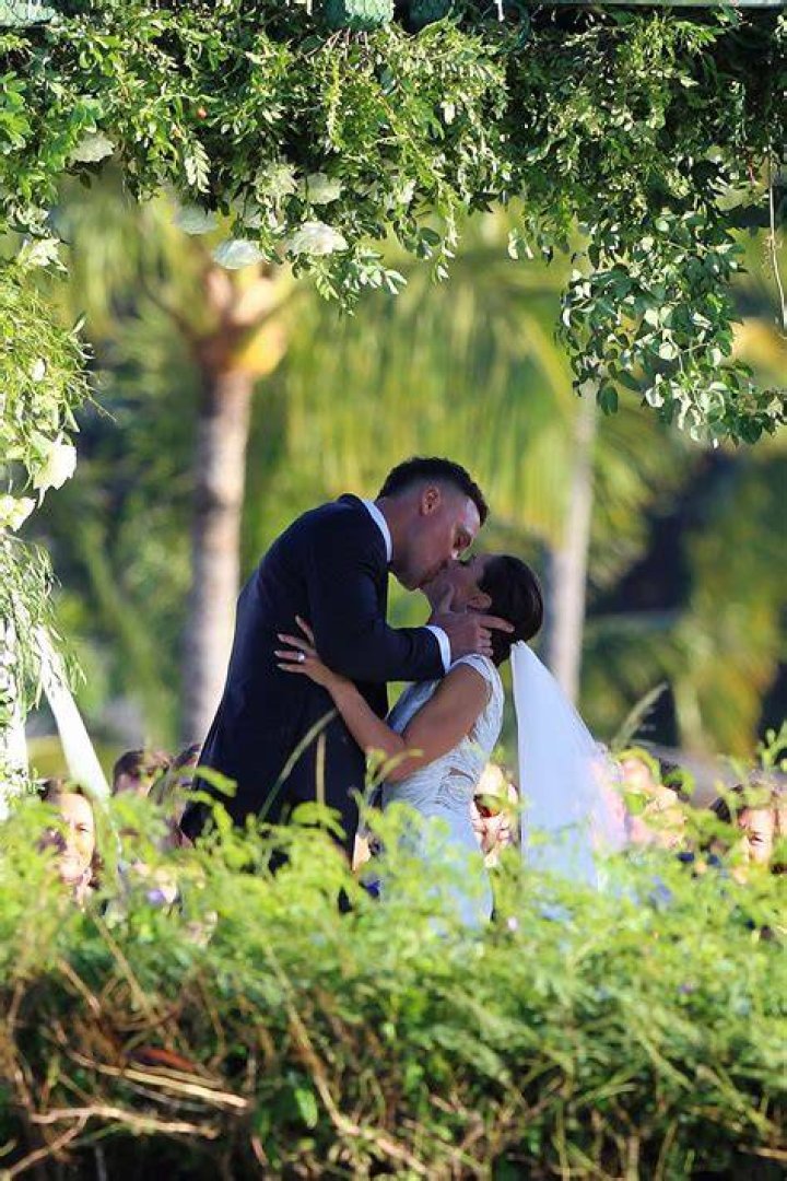 Aaron Judge and Samantha Bracksieck's pre-wedding photos in Maui