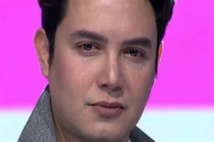 Actor sets unofficial record by not blinking for over an hour