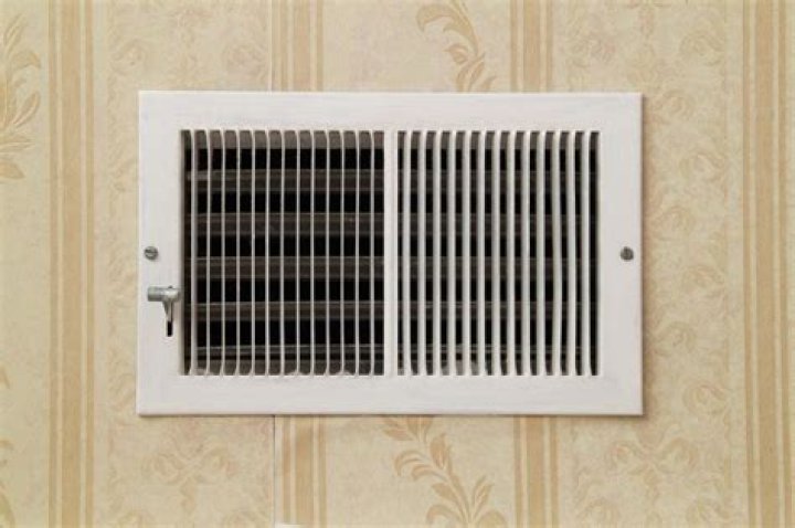 Airbnb guest discovers creepy hidden room behind air vent