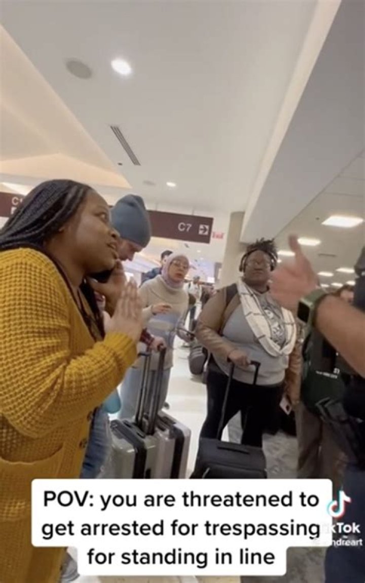Airport cop threatens to arrest Southwest passengers