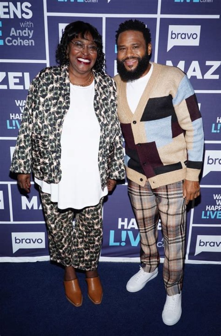Anthony Anderson loves making his mom a celebrity
