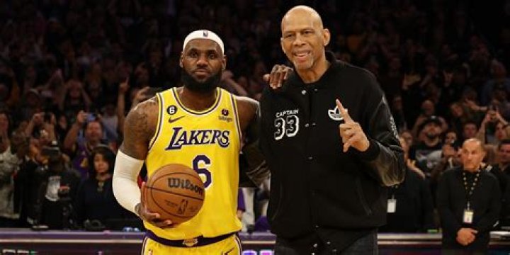 Anthony Davis' curious reaction to LeBron James breaking record