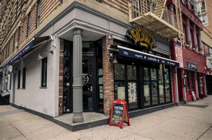 Bareburger franchisee wants to close locations over feud with owners: lawsuit