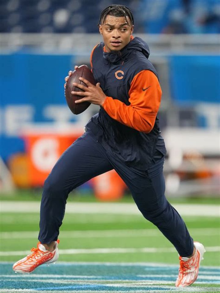 Bears QB Justin Fields linked to model Gianna Carmona