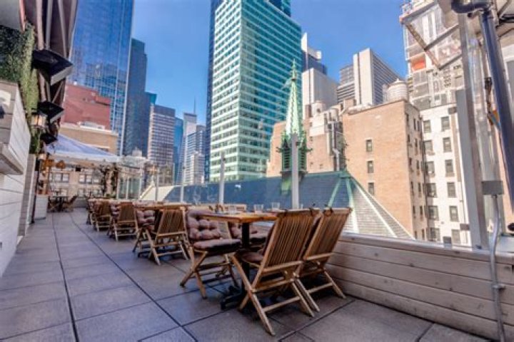 Bees swarm, create 'hive-drant' in Midtown NYC