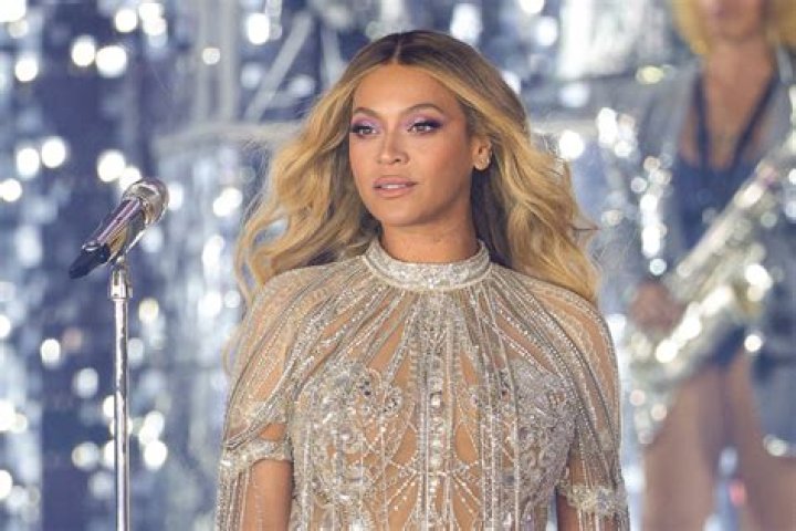 Beyoncé goes topless, thanks fans for 'Renaissance' support