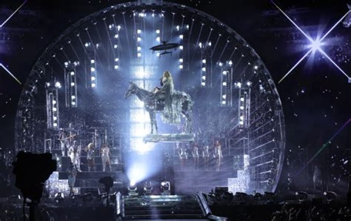 Beyonce is the Queen Bey in triumphant MetLife concert