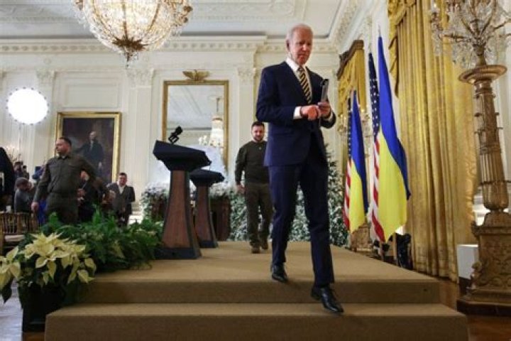 Biden makes surprise visit to Kyiv