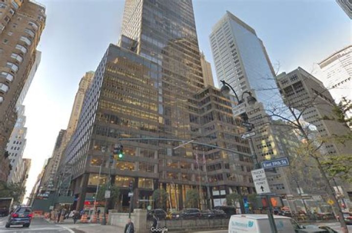 Blog helps bank nearly quadruple office space on Park Avenue