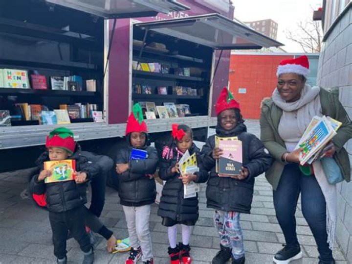 Bookmobile gives New York's young readers a Merry Christmas