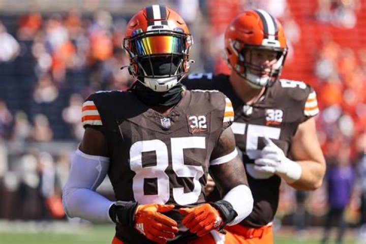 Browns' David Njoku reveals facial burns from fire pit accident