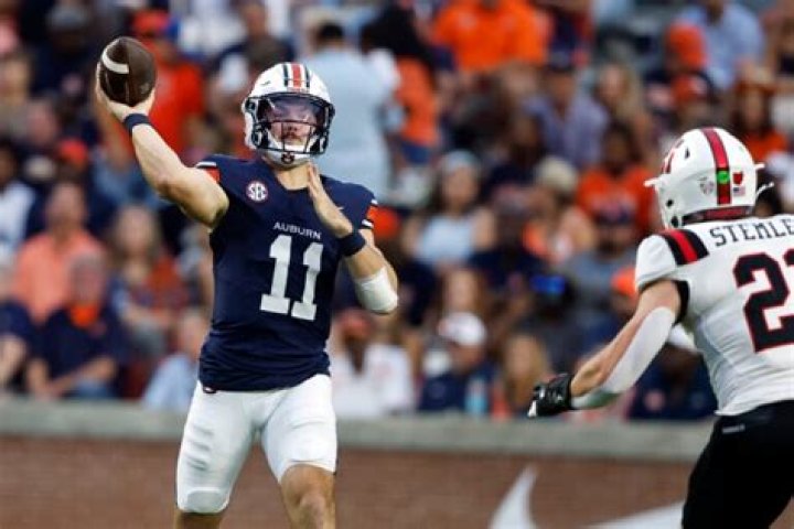 Bryce Young throws 3 TDs as Alabama holds off Florida