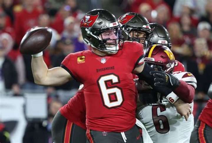 Buccaneers' QB battle gets murkier with Baker Mayfield struggling