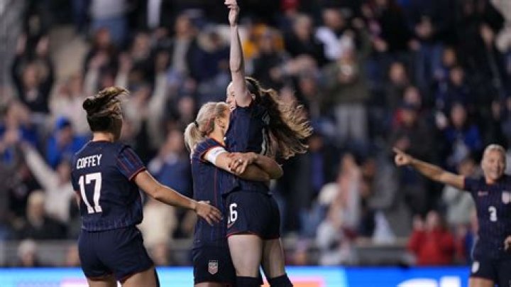 Carli Lloyd offers behind-the-scenes examples of USWNT 'entitlement'