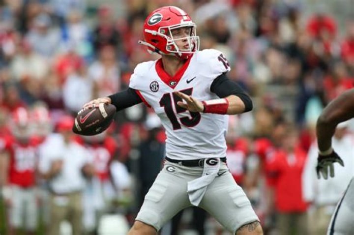 Carson Beck wins starting QB job as Georgia looks to three-peat