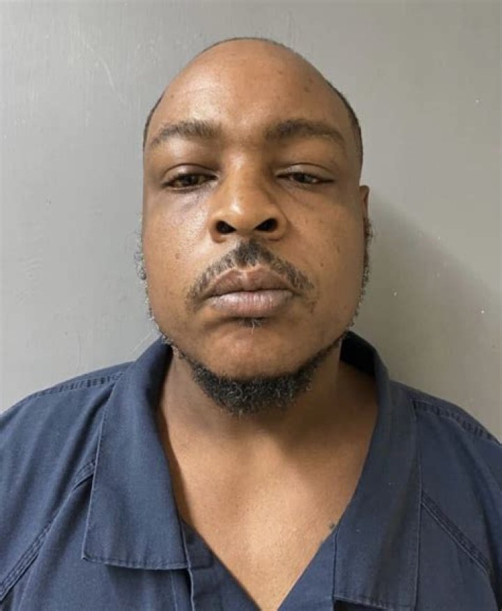 Chair-wielding man Reggie Ray turns himself in over to police