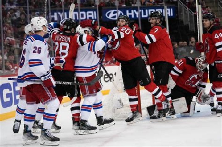Chris Kreider, Rangers dominate Devils for Game 1 win