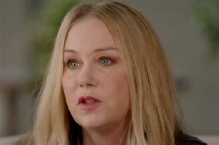 Christina Applegate spotted MS symptom 7 years before diagnosis