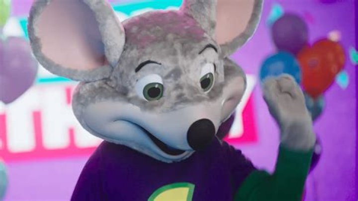 Chuck E. Cheese changes name to Pasqually's Pizza & Wings on delivery app
