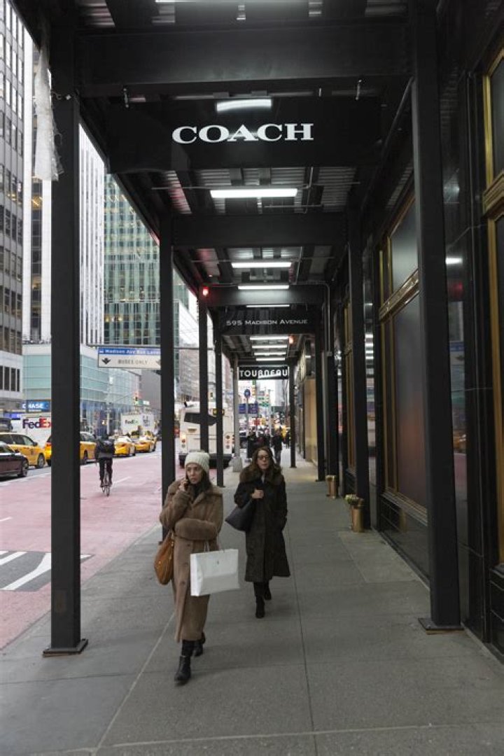 Coach suddenly folds up ginormous Manhattan store