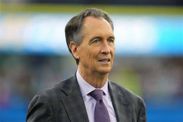 Cris Collinsworth makes costly mistake buying fish in Seattle