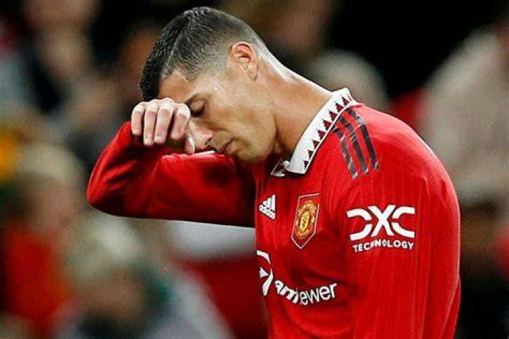 Cristiano Ronaldo to leave Manchester United to end saga