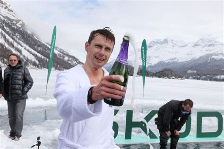 Czech free-diver David Vencl breaks Guiness World Record after icy plunge