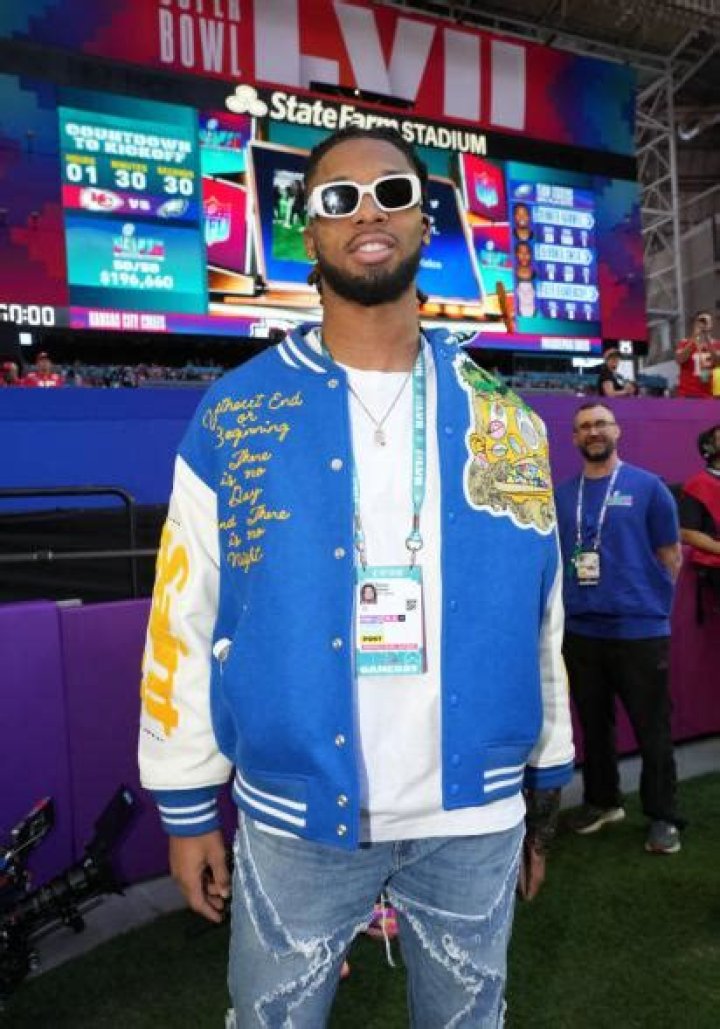 Damar Hamlin clarifies jacket intent after Adrian Peterson controversy