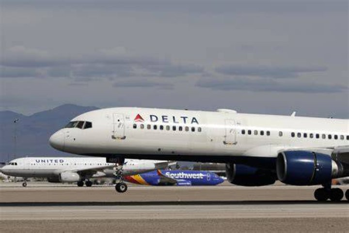 Delta passengers pass out waiting for takeoff in Las Vegas during heat wave