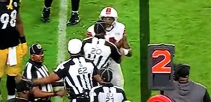 Deshaun Watson gets away with referee shove in loss to Steelers