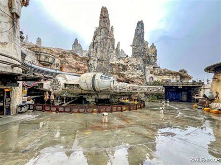 Disney desperate to fill $5,000 'Star Wars Hotel,' slashes prices