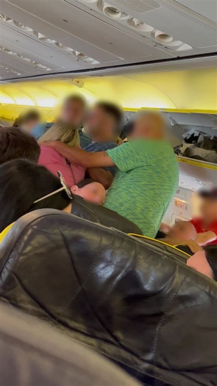 Drunk woman goes berserk, kicked off flight to Ibiza: video