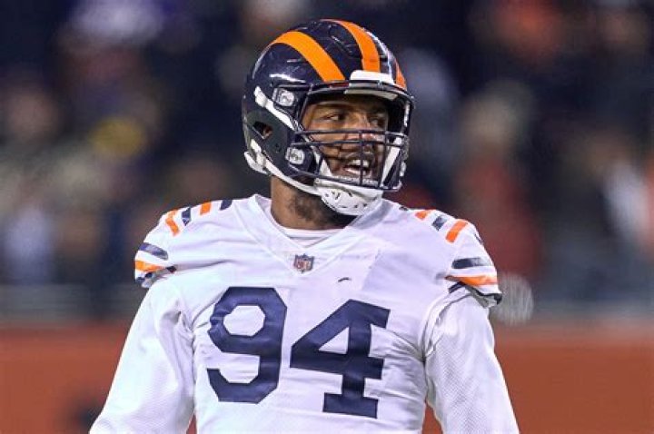 Eagles acquire Robert Quinn from Bears