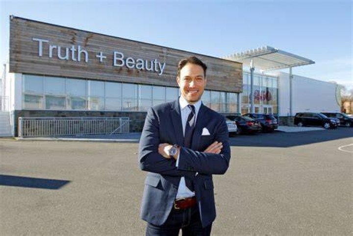 Eric Villency’s luxe LI shopping center