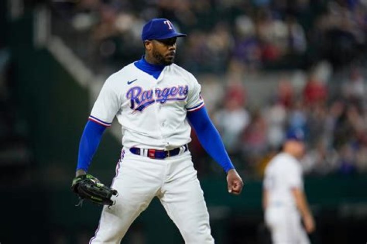 Ex-Yankee Aroldis Chapman blows Rangers' chance to clinch with 8 horrible pitches