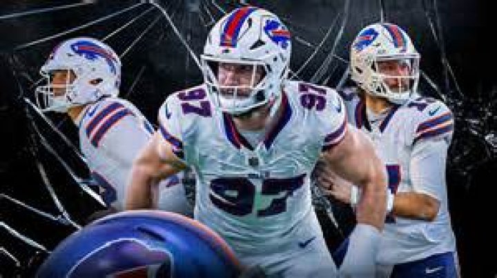 Fear of serious Daniel Jones knee injury hangs over Giants' ugly loss to Raiders