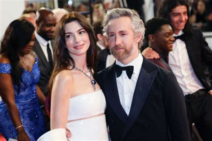 Feds to sell jewelry Anne Hathaway got from imprisoned ex-boyfriend