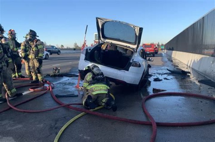 Firefighters use 6K gallons of water to extinguish burning Tesla