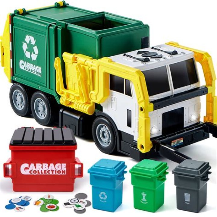 Florida man in garbage-bag 'suit' trashes waste trucks