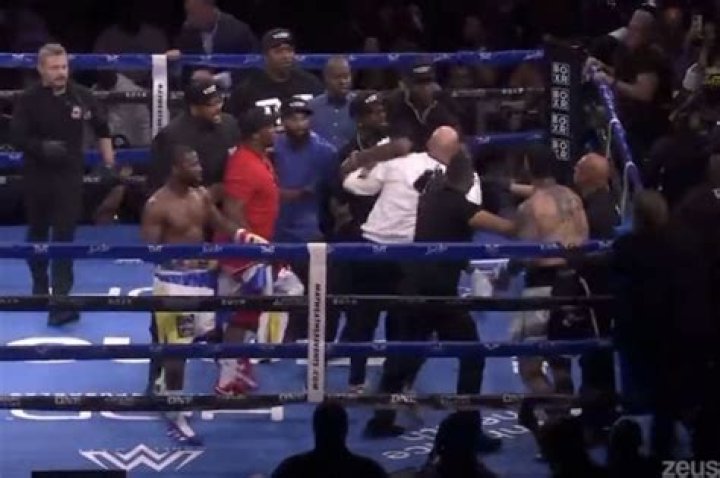 Floyd Mayweather, John Gotti boxing exhibition ends with brawl