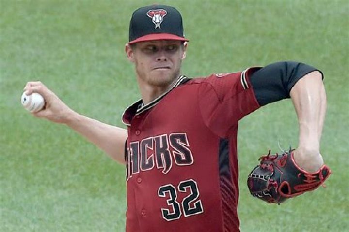 Former Red Sox Clay Buchholz returning to the AL East