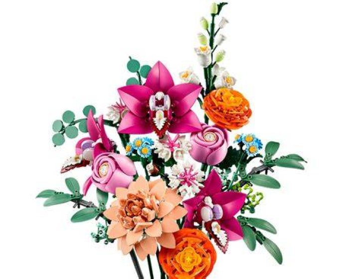 Gen Z men are buying their girlfriend's Lego flowers for Valentine's Day -- here's why
