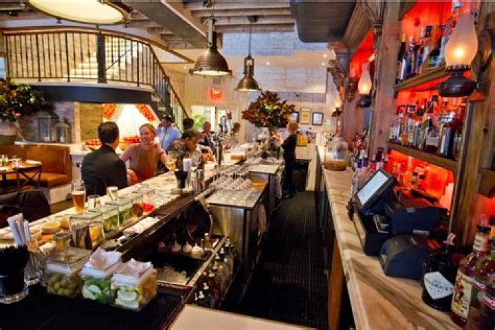 Grecian fare for an eatery-starved nabe
